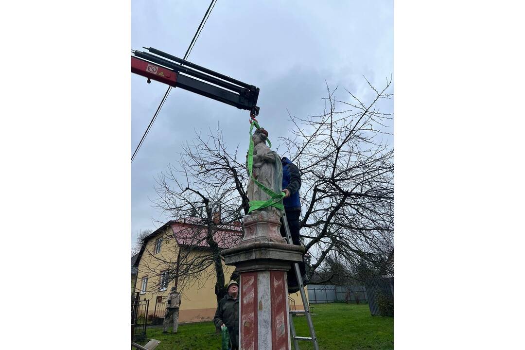 FOTO: Socha Panny Márie Škapuliarskej je na pôvodnom mieste, foto 4