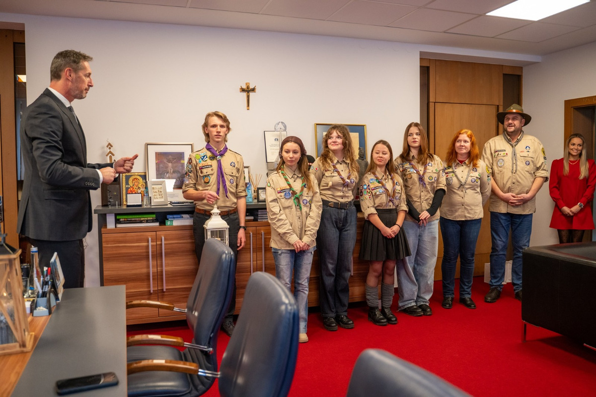 FOTO: Vianočný plamienok dorazil: Betlehemské svetlo už žiari aj v Prešove, foto 3
