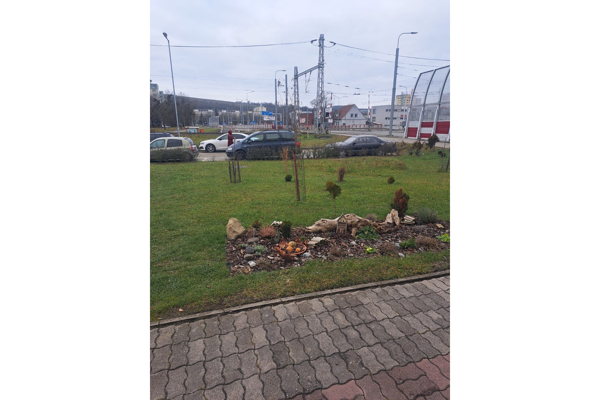 FOTO: Prešovčania si skrášlili okolie bytovky, foto 1