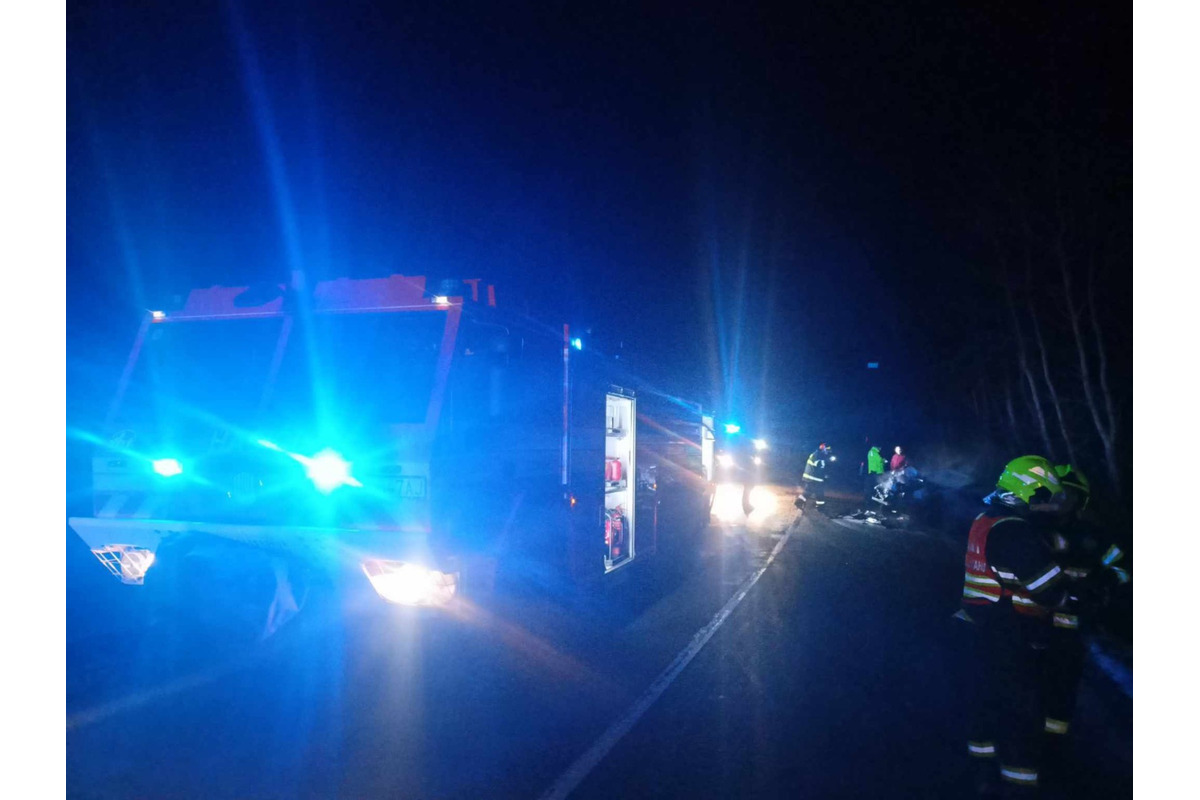 FOTO: V okrese Snina došlo k zrážke osobného auta s dodávkou, foto 2