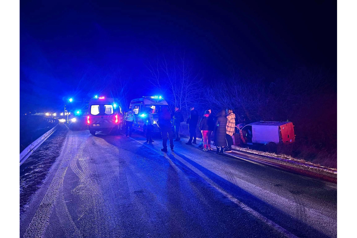 FOTO: V okrese Snina došlo k zrážke osobného auta s dodávkou, foto 5