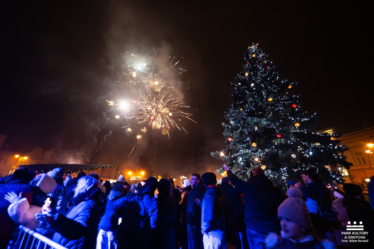 FOTO: Takto oslávili posledný deň roka 2024 na Hlavnej v Prešove, foto 3