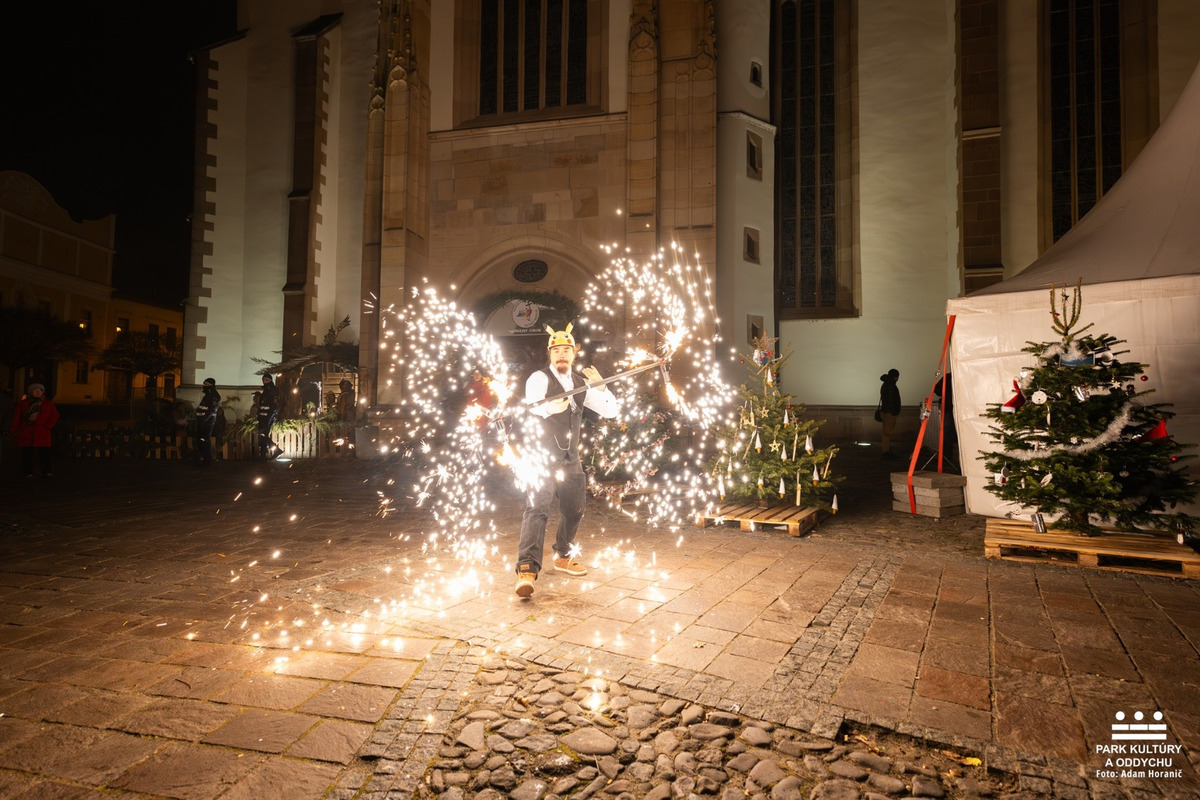 FOTO: Takto oslávili posledný deň roka 2024 na Hlavnej v Prešove, foto 10