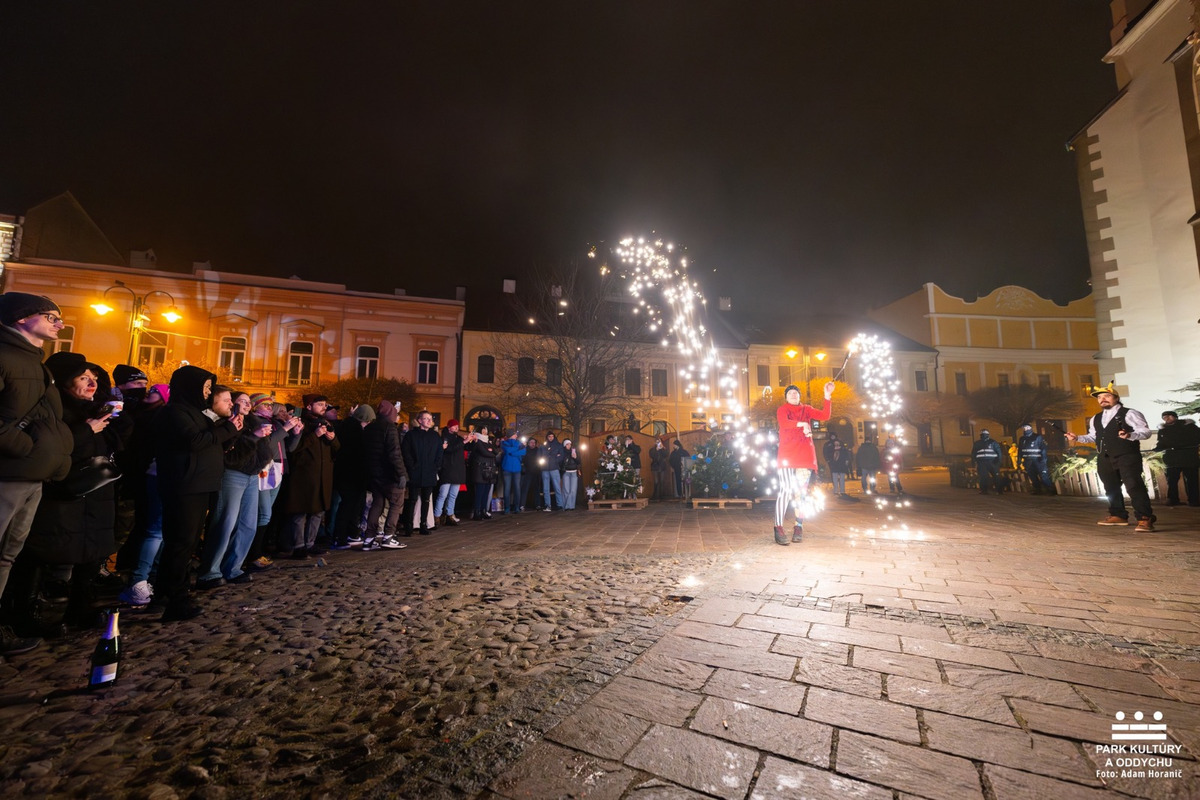 FOTO: Takto oslávili posledný deň roka 2024 na Hlavnej v Prešove, foto 12