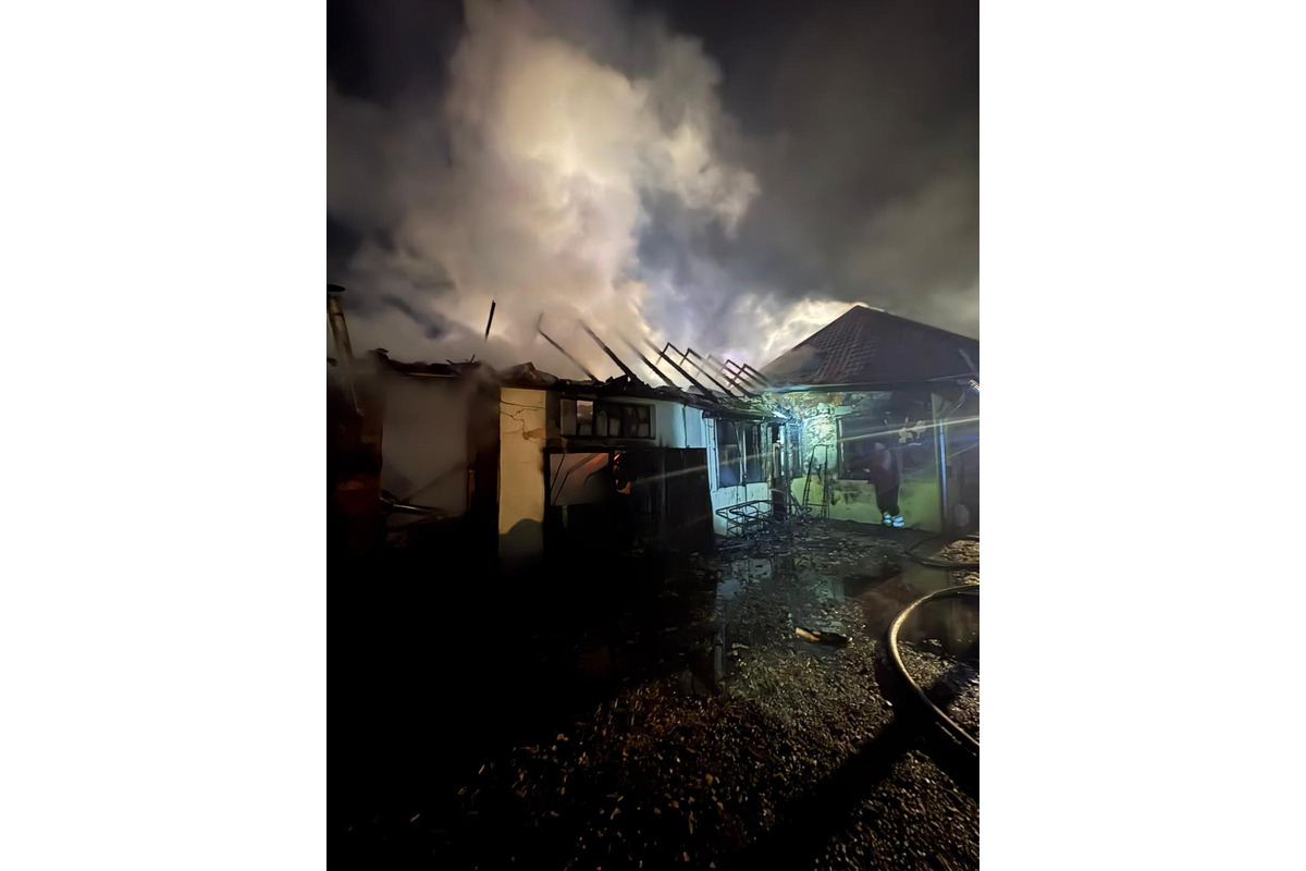 FOTO: V okrese Poprad došlo k požiaru rodinného domu a hospodárskych budov, foto 6