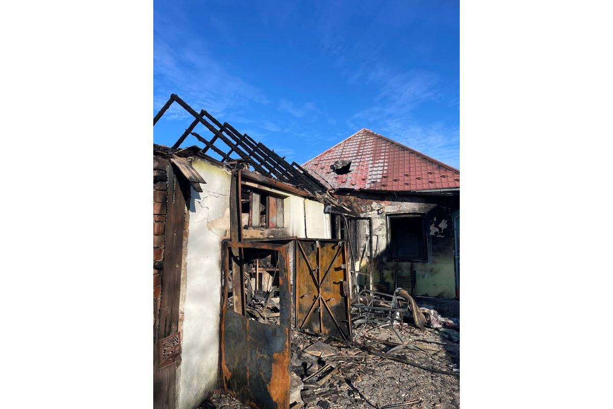 FOTO: V okrese Poprad došlo k požiaru rodinného domu a hospodárskych budov, foto 10