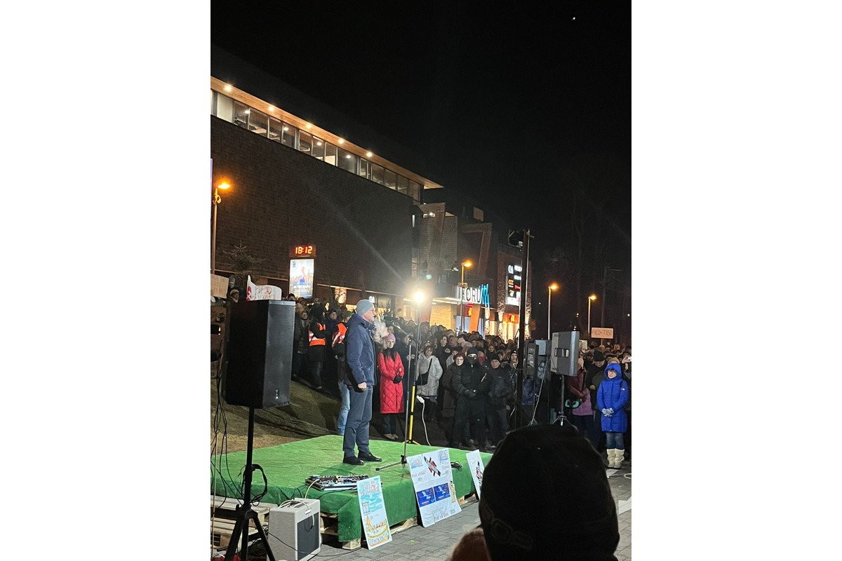 FOTO: Protivládny vláde odštartoval aj v Poprade. Minútou ticha si uctili obete tragédie v Spišskej Starej Vsi, foto 8