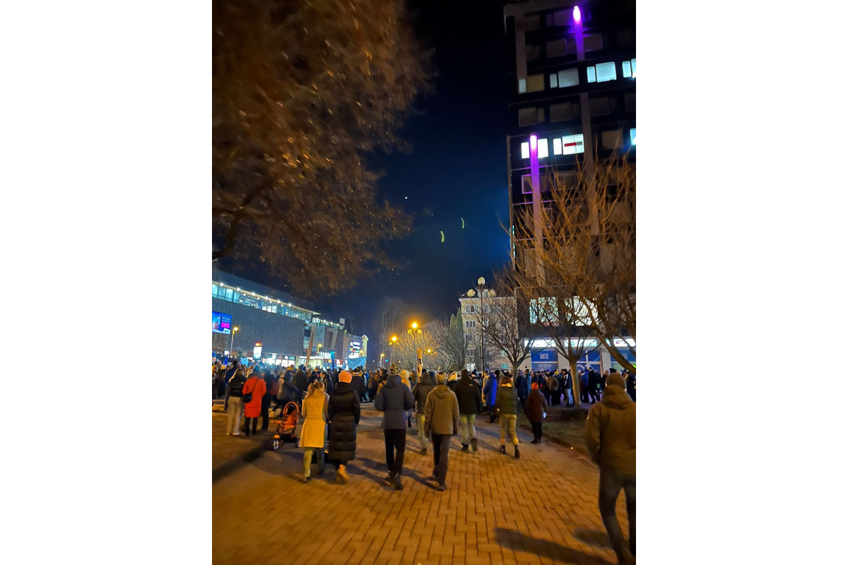 FOTO: Protivládny vláde odštartoval aj v Poprade. Minútou ticha si uctili obete tragédie v Spišskej Starej Vsi, foto 14