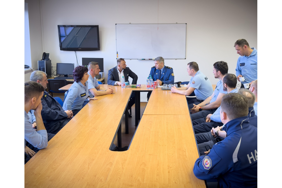 FOTO: Minister vnútra Šutaj Eštok sa v Poprade stretol s hasičmi a policajtmi, foto 2