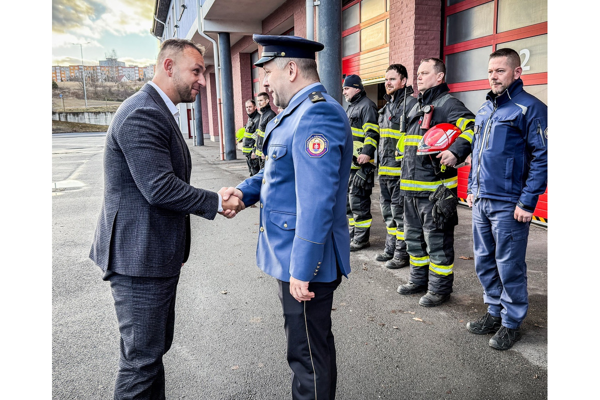 FOTO: Minister vnútra Šutaj Eštok sa v Poprade stretol s hasičmi a policajtmi, foto 4