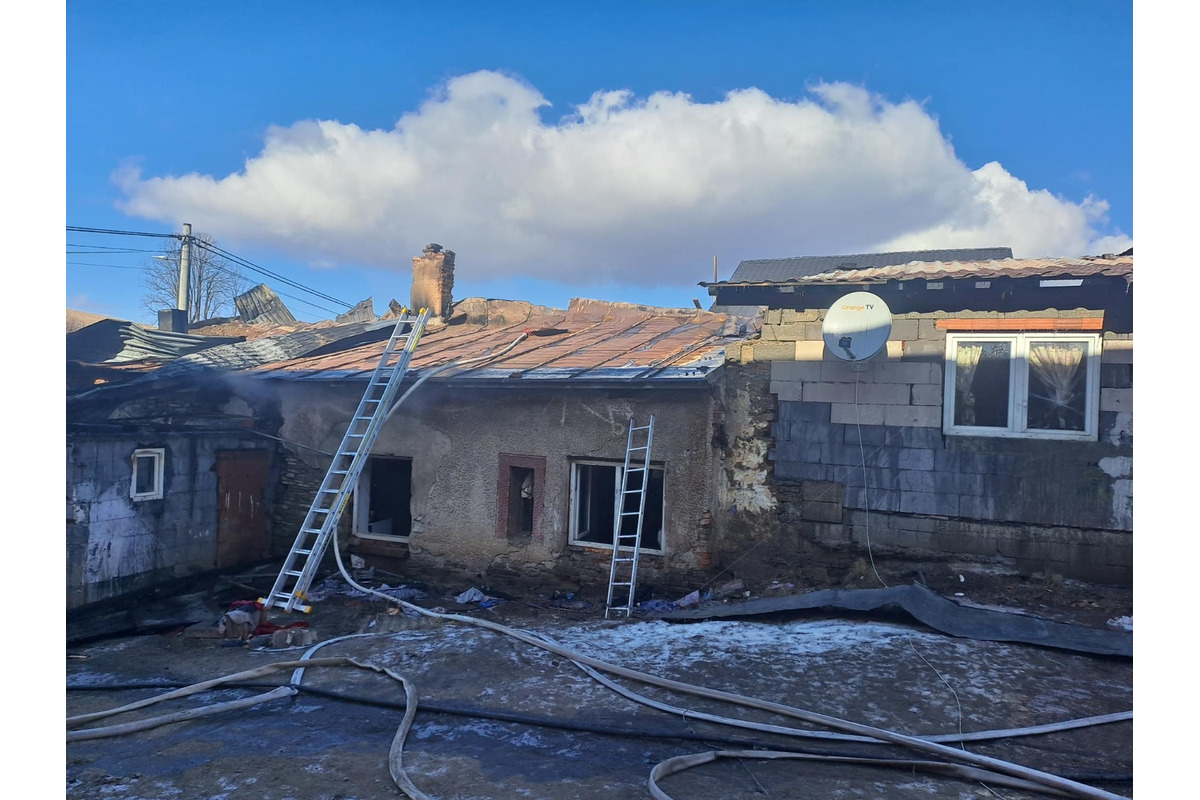 FOTO: Pri rozsiahlom požiari v Lomničke prišlo o domov vyše 50 ľudí, foto 1