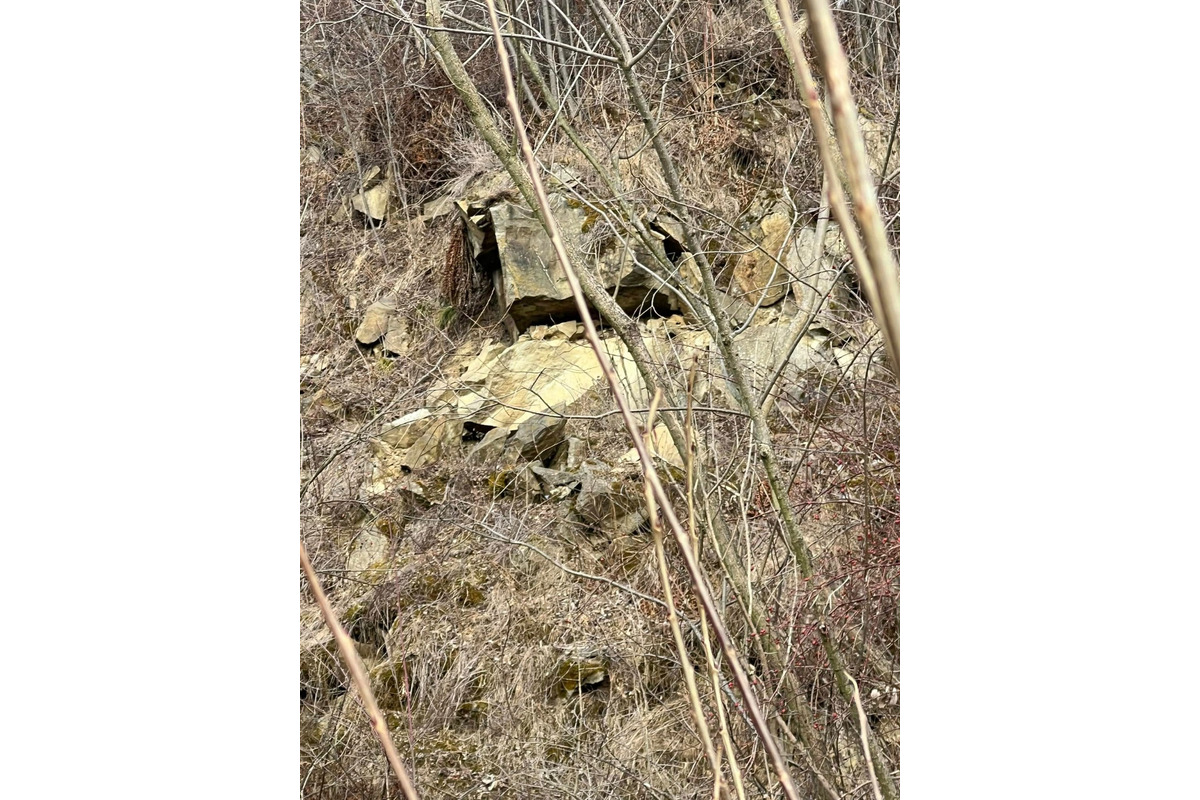 FOTO: V obci Kolačkov hrozí zosuv pôdy, foto 1