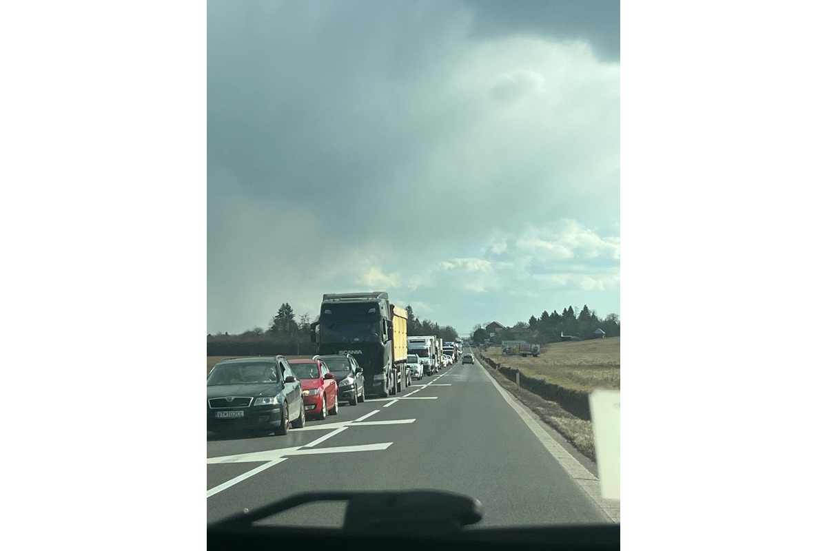 FOTO: Na hlavnom ťahu medzi Vranovom a Prešovom došlo k vážnej dopravnej nehode, foto 1