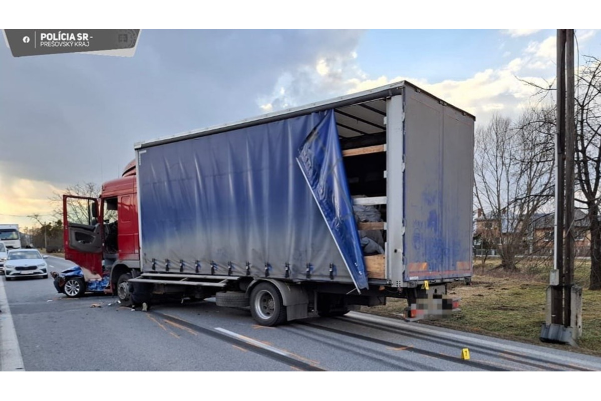 FOTO: Pri nehode v Dlhom nad Cirochou prišiel o život vodič. Úsek je neprejazdný, foto 1