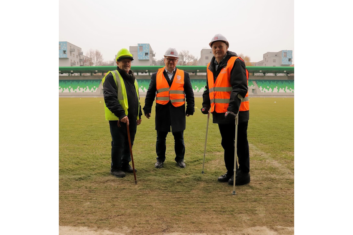 FOTO: Prešovský primátor previedol Futbal Tatran Arénou vzácnu návštevu, foto 1