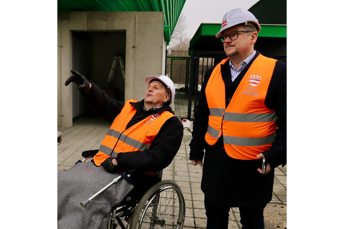 FOTO: Prešovský primátor previedol Futbal Tatran Arénou vzácnu návštevu, foto 2