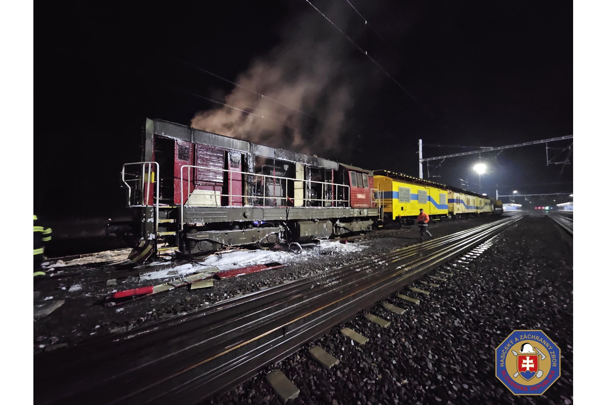 FOTO: Vo Svite prerušili na pár minút dopravu, horel tam rušeň, foto 2