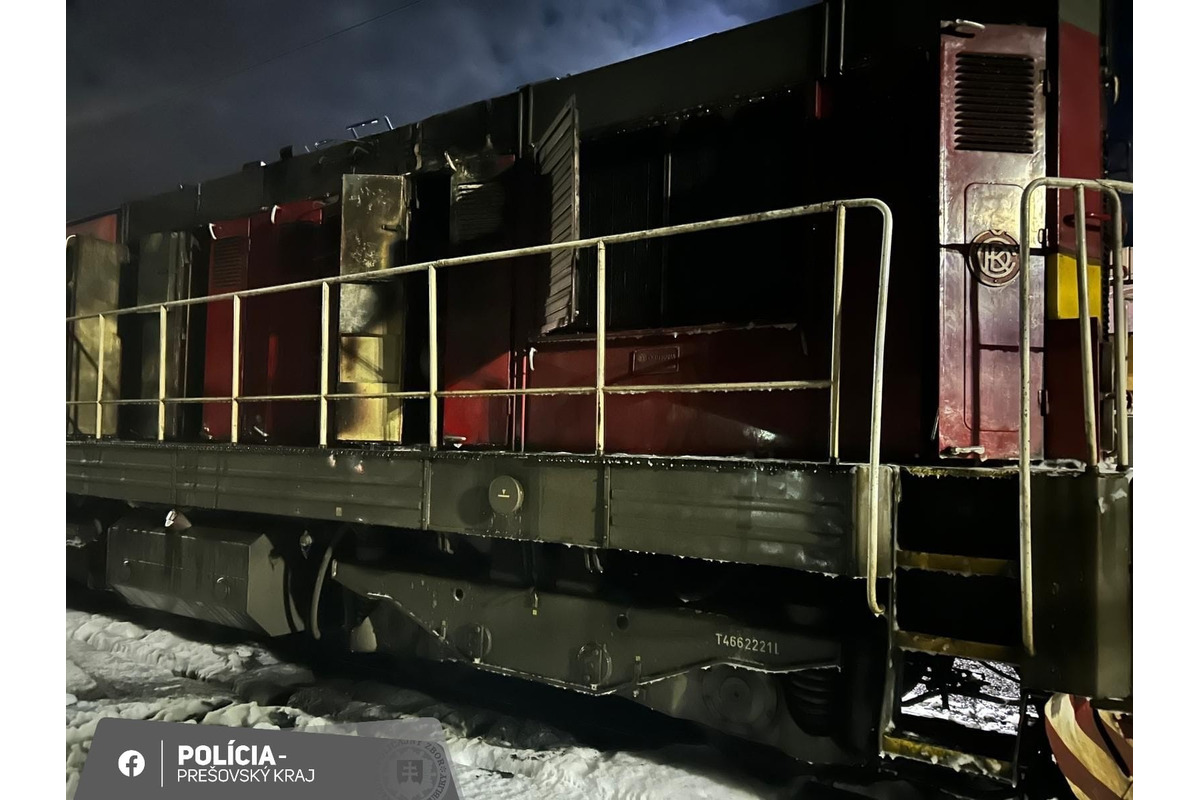 FOTO: Vo Svite prerušili na pár minút dopravu, horel tam rušeň, foto 5