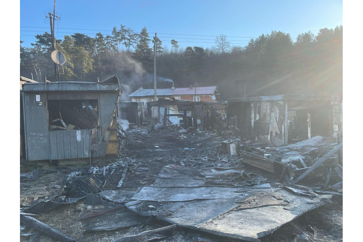 FOTO: Vo Veľkom Šariši došlo k tragickému požiaru unimobuniek, foto 5