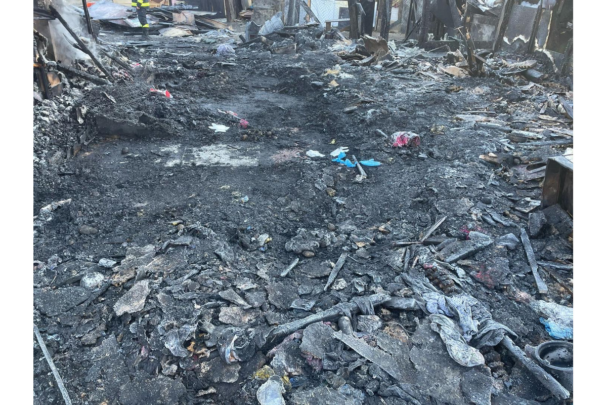 FOTO: Vo Veľkom Šariši došlo k tragickému požiaru unimobuniek, foto 8