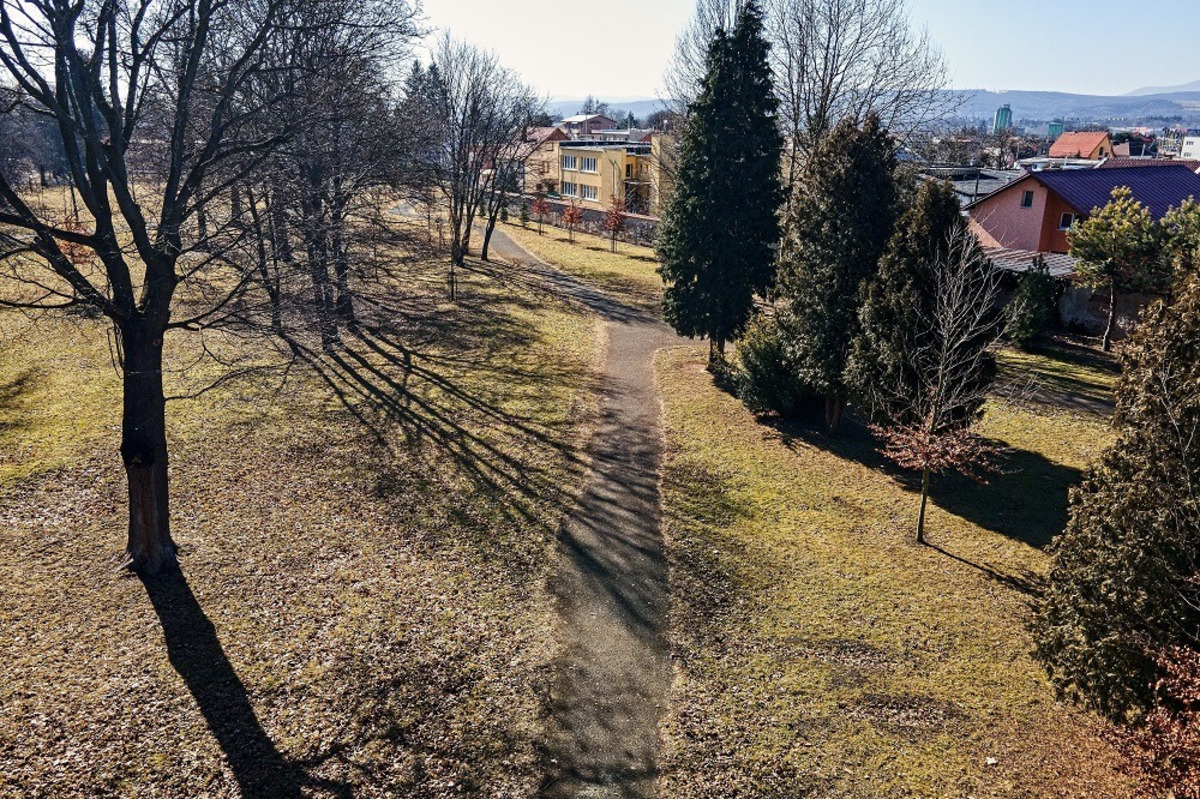 FOTO: Správca Pánskej záhrady má obdiv celej štvrte. Park žiari čistotou, foto 7