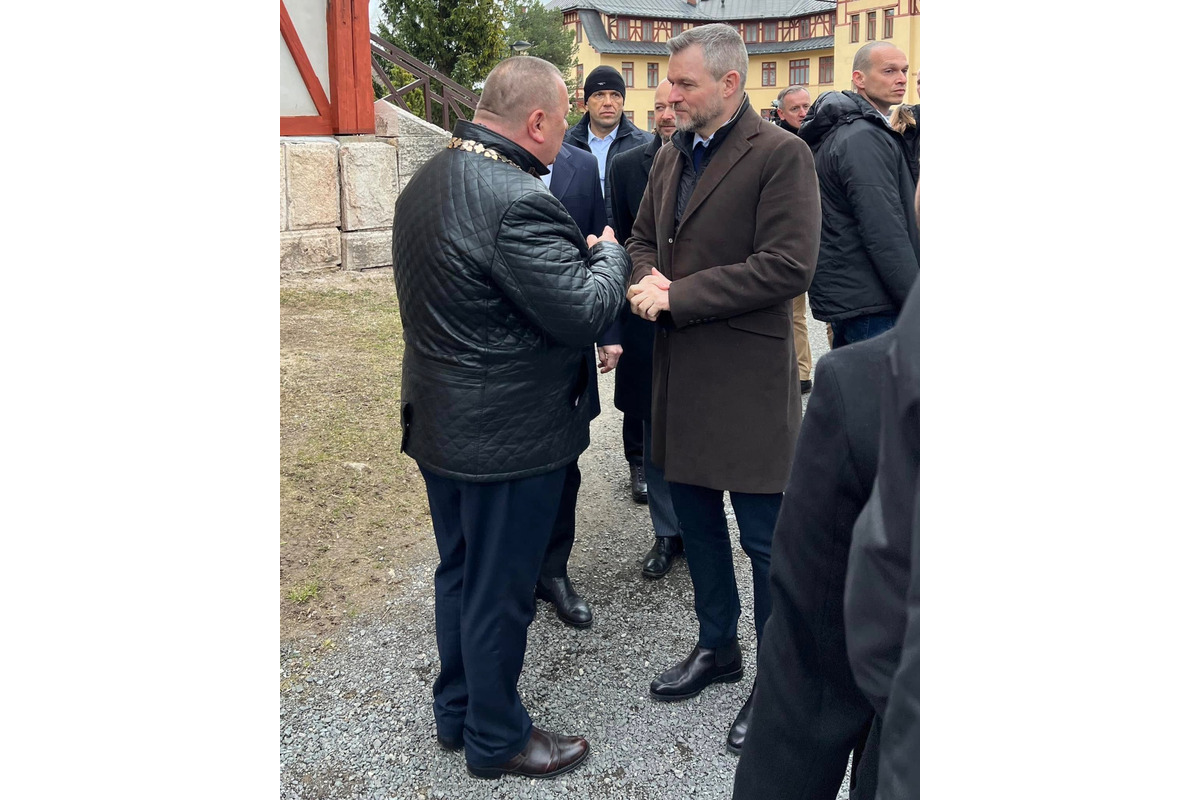 FOTO: Prezidenti Peter Pellegrini a Andrzej Duda navštívili v Starom Smokovci výstavu venovanú pápežovi, foto 3