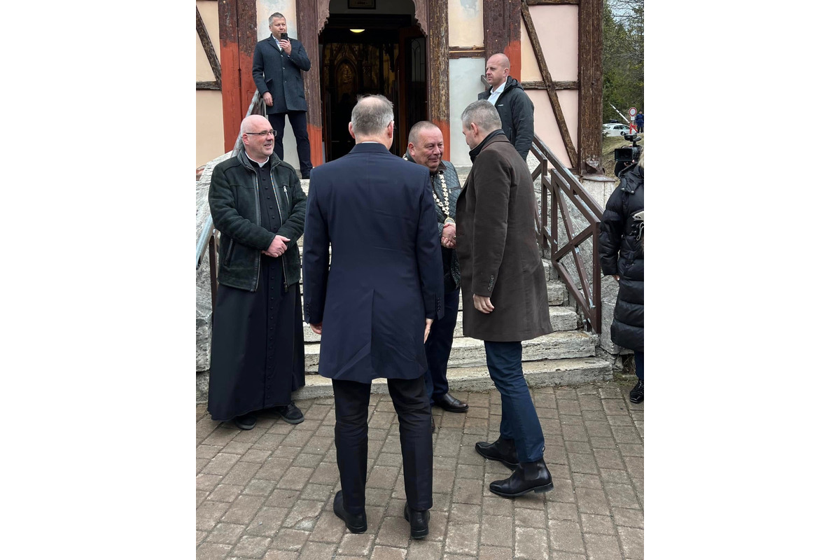 FOTO: Prezidenti Peter Pellegrini a Andrzej Duda navštívili v Starom Smokovci výstavu venovanú pápežovi, foto 4
