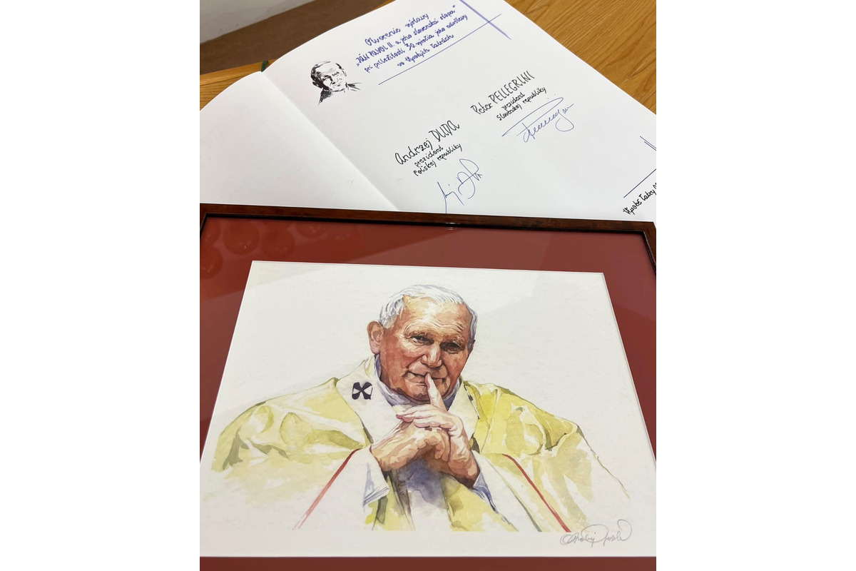 FOTO: Prezidenti Peter Pellegrini a Andrzej Duda navštívili v Starom Smokovci výstavu venovanú pápežovi, foto 6