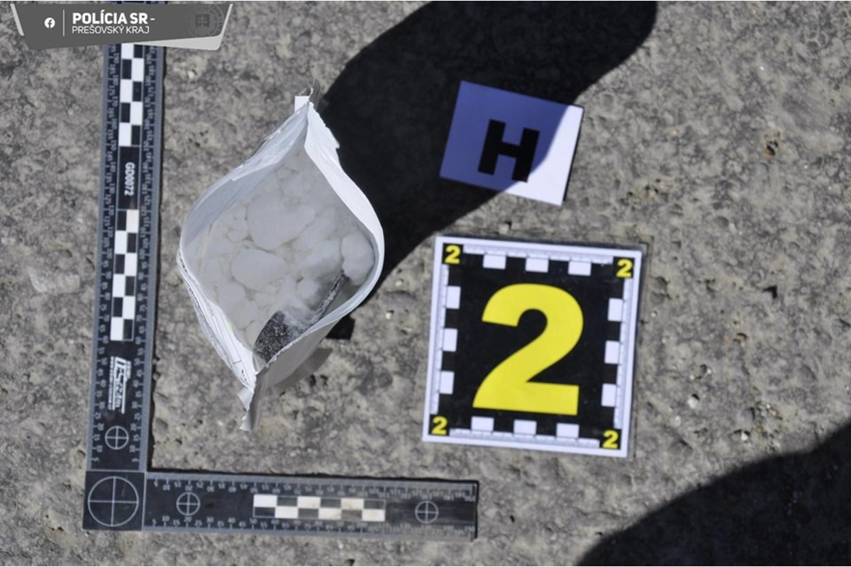 FOTO: Muž z Vranova prijal nezvyčajnú poštovú zásielku so zelenou sušinou, foto 1