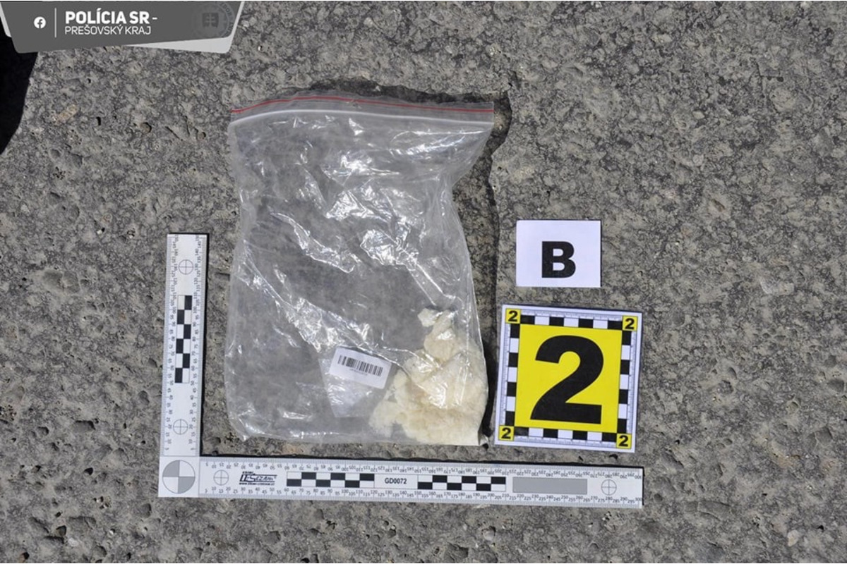 FOTO: Muž z Vranova prijal nezvyčajnú poštovú zásielku so zelenou sušinou, foto 3