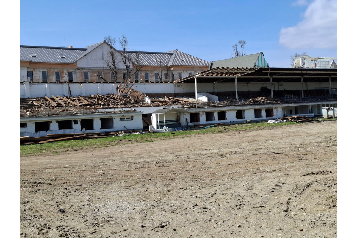 FOTO: Futbal Tatran Aréna je takmer hotová. Stará tribúna však ešte stále stojí, foto 15