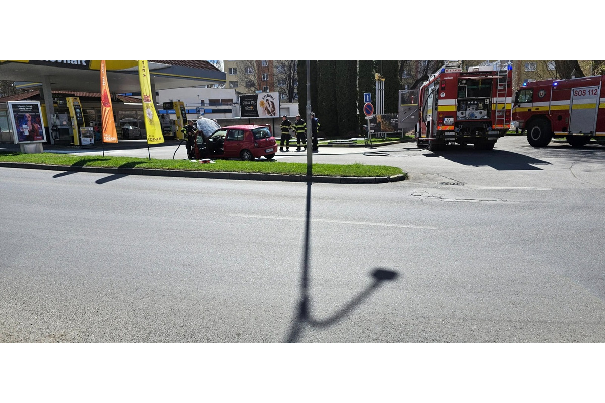 FOTO: Pri čerpacej stanici v Kežmarku horelo auto, foto 2