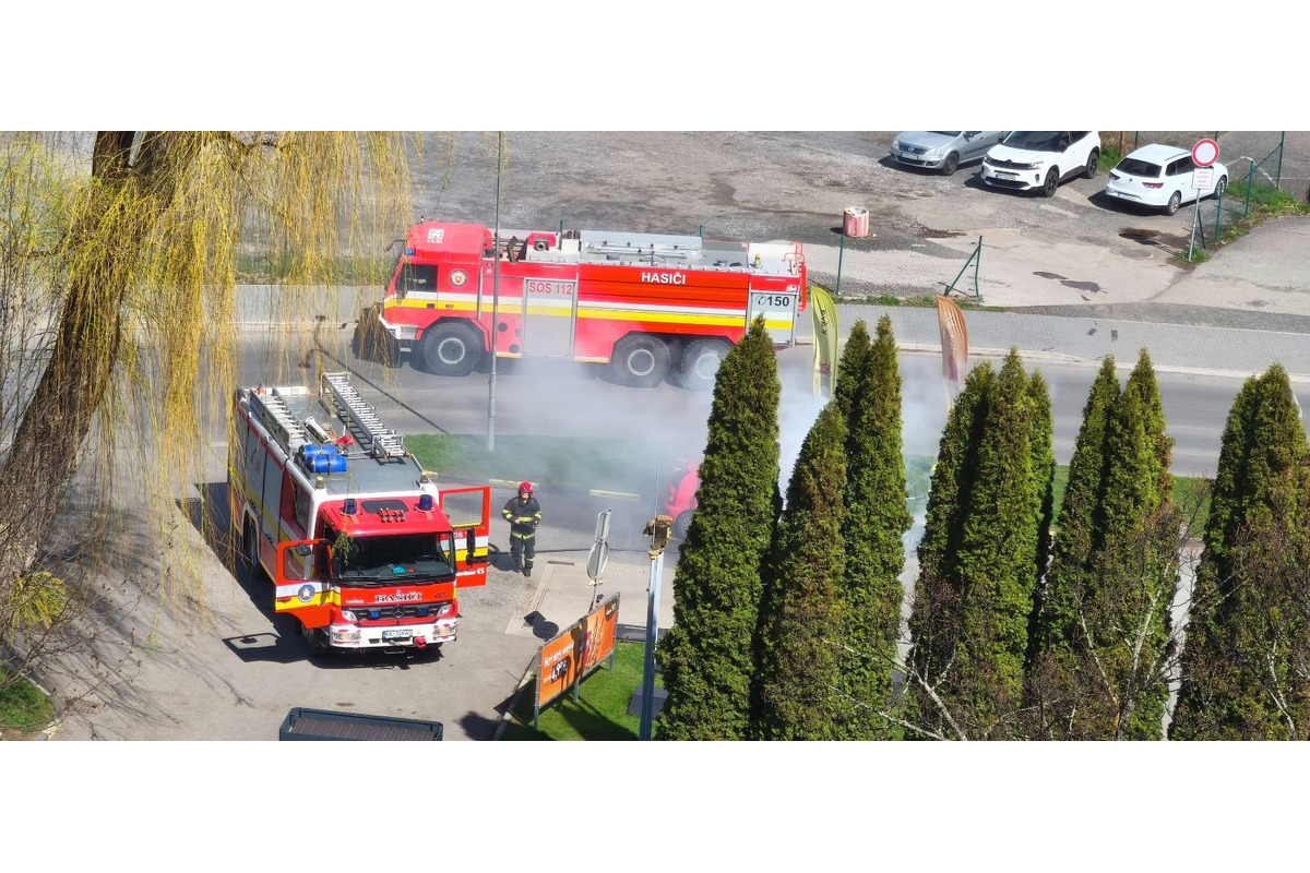 FOTO: Pri čerpacej stanici v Kežmarku horelo auto, foto 4