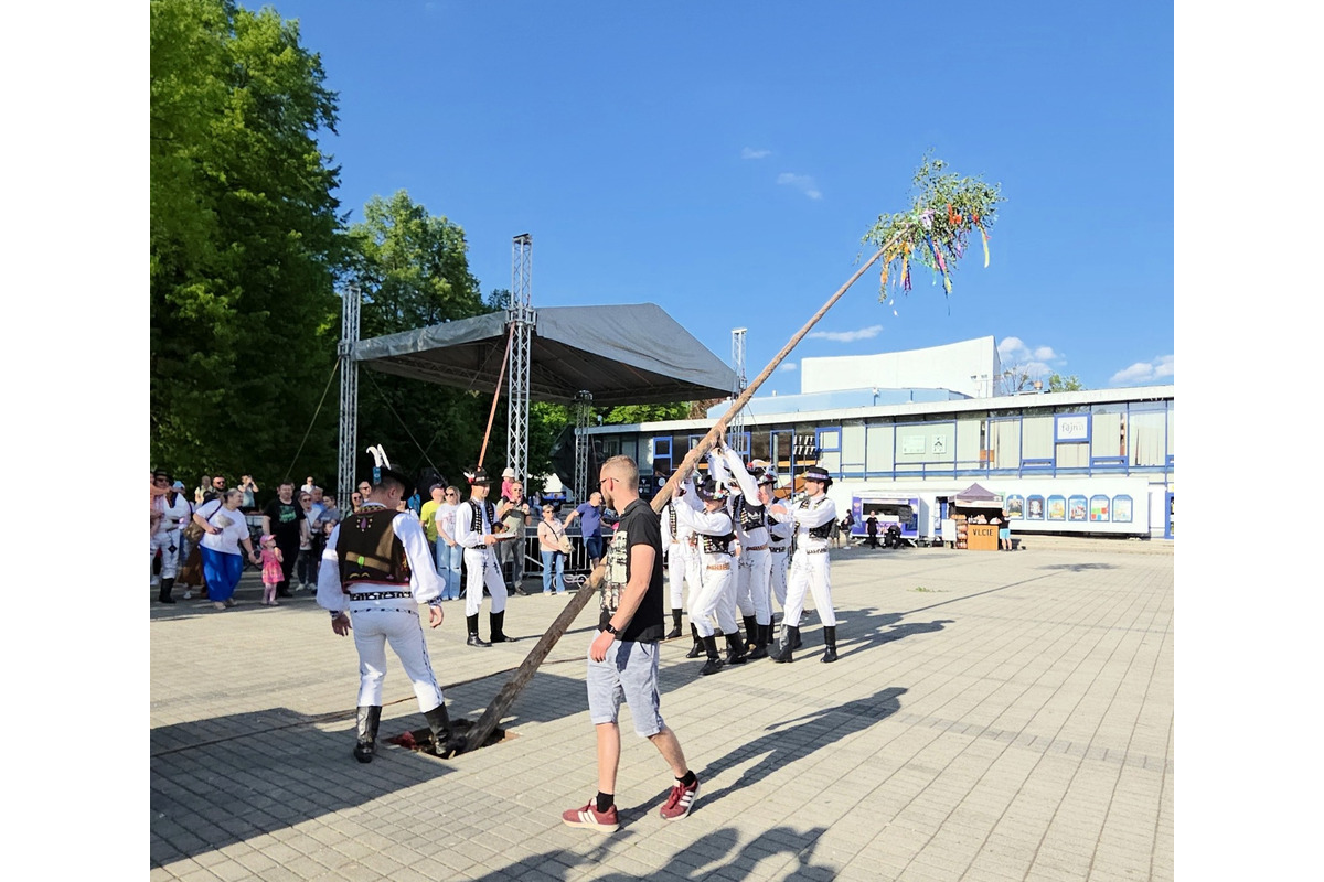 FOTO: Stavanie májov v Prešovskom kraji, foto 2