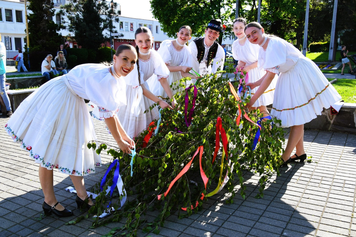 FOTO: Stavanie májov v Prešovskom kraji, foto 6