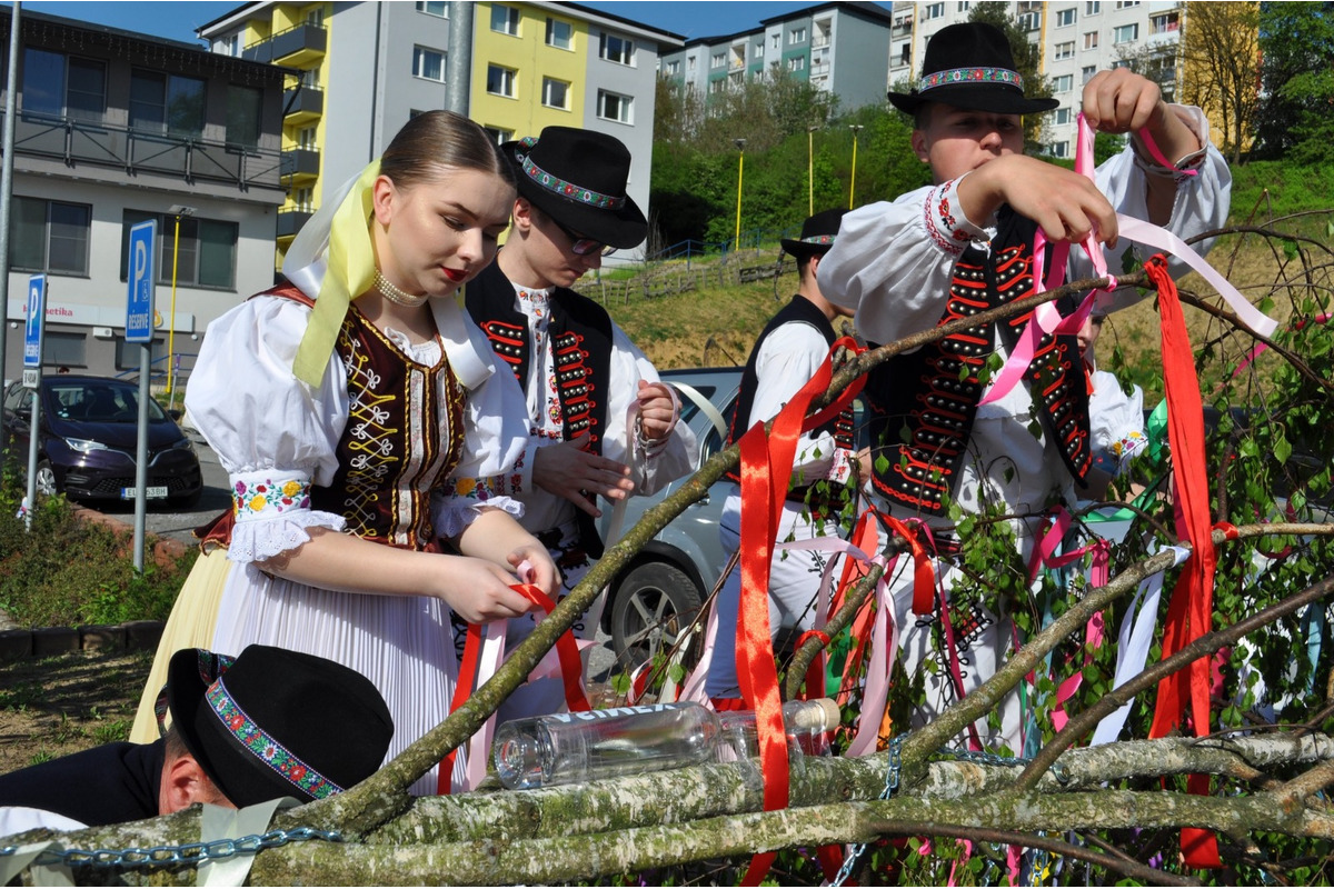 FOTO: Stavanie májov v Prešovskom kraji, foto 16