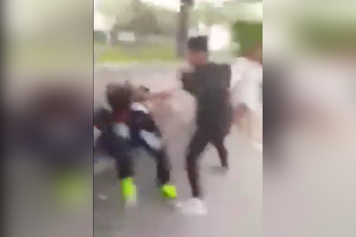 FOTO: Na zastávke v okrese Bardejov došlo k brutálnemu útoku na postihnutého chlapca, foto 1