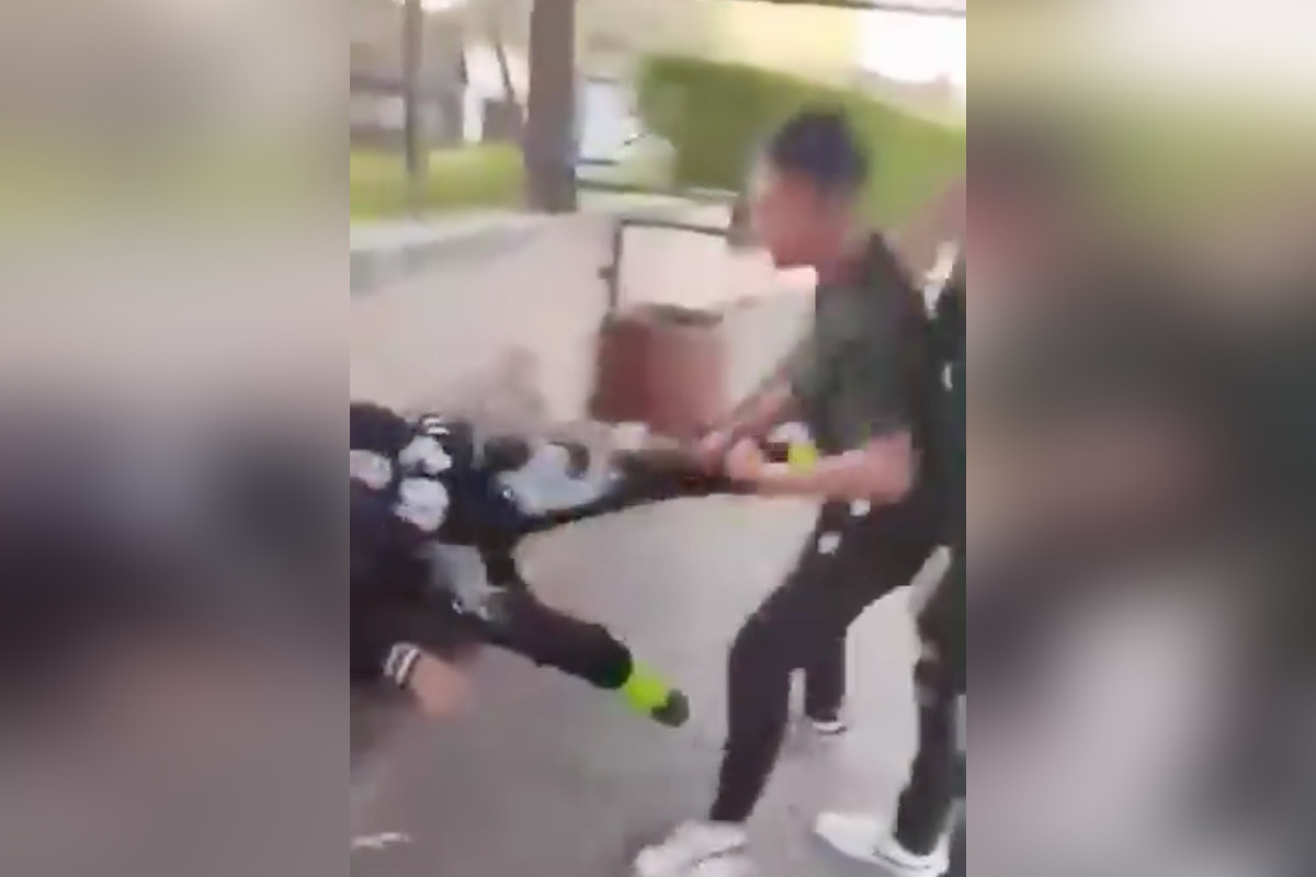 FOTO: Na zastávke v okrese Bardejov došlo k brutálnemu útoku na postihnutého chlapca, foto 5