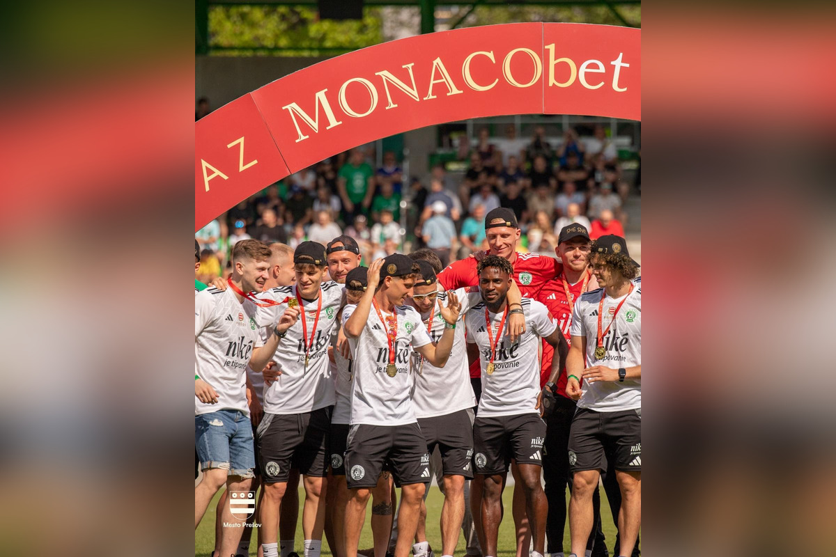 FOTO: Prešov má novú futbalovú svätyňu. Tatran si ju pokrstil postupom!, foto 2