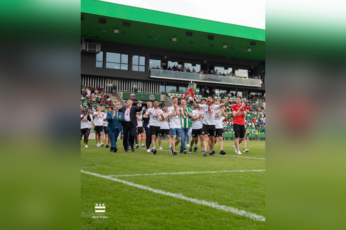 FOTO: Prešov má novú futbalovú svätyňu. Tatran si ju pokrstil postupom!, foto 3