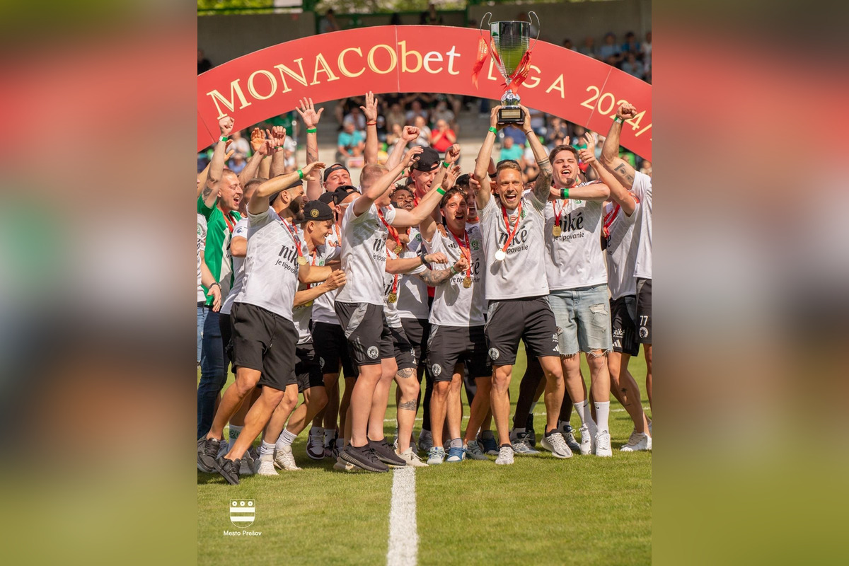 FOTO: Prešov má novú futbalovú svätyňu. Tatran si ju pokrstil postupom!, foto 10