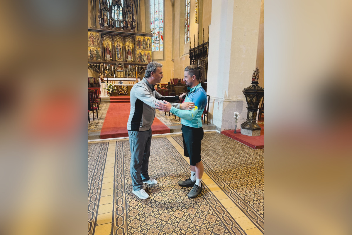 FOTO: Peter Sagan sa stretol s bohoslovcami zo Spišskej Kapituly, foto 1