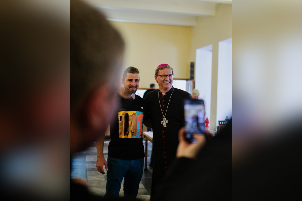 FOTO: Peter Sagan sa stretol s bohoslovcami zo Spišskej Kapituly, foto 2