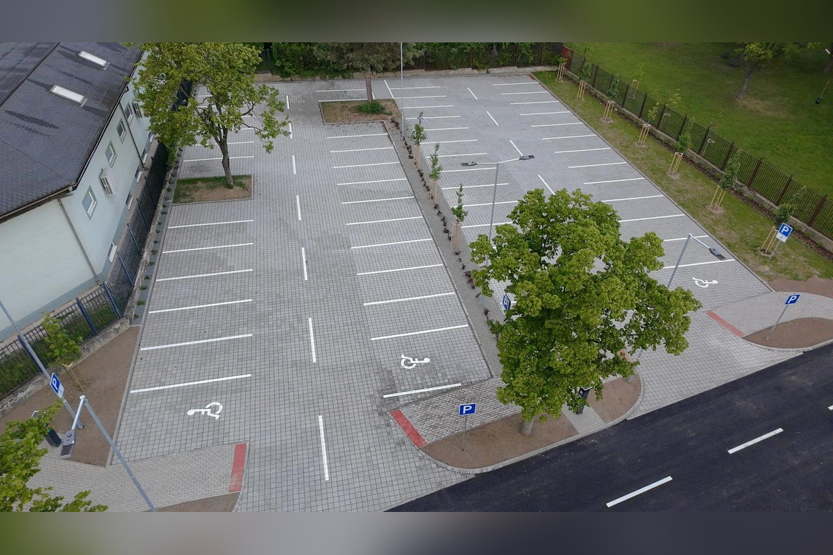 FOTO: Nové parkovisko pri amfiteátri: hotové skôr, ale drahšie, foto 1