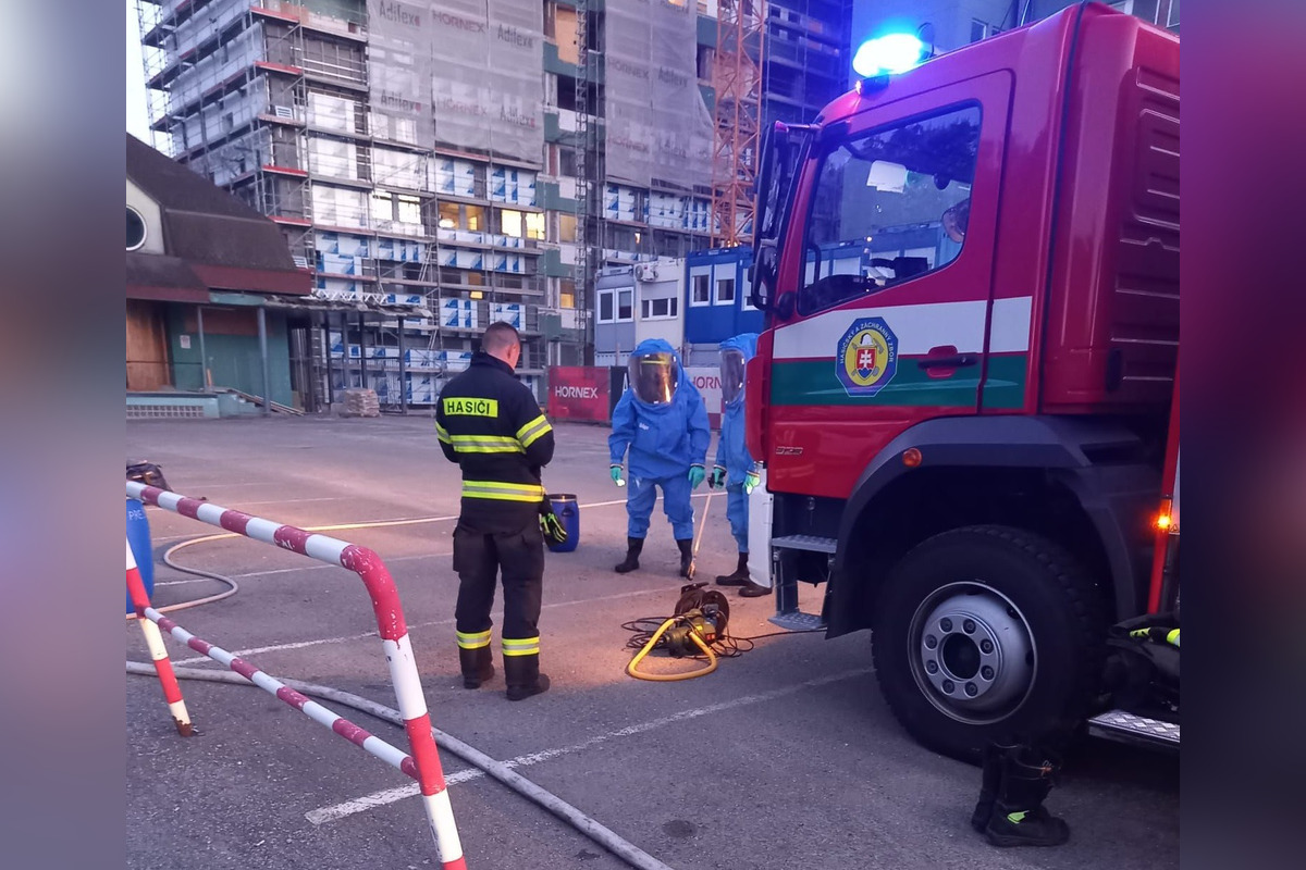 FOTO: Kyanid v kontajneri. Policajný zásah pri nemocnici na východe, foto 3