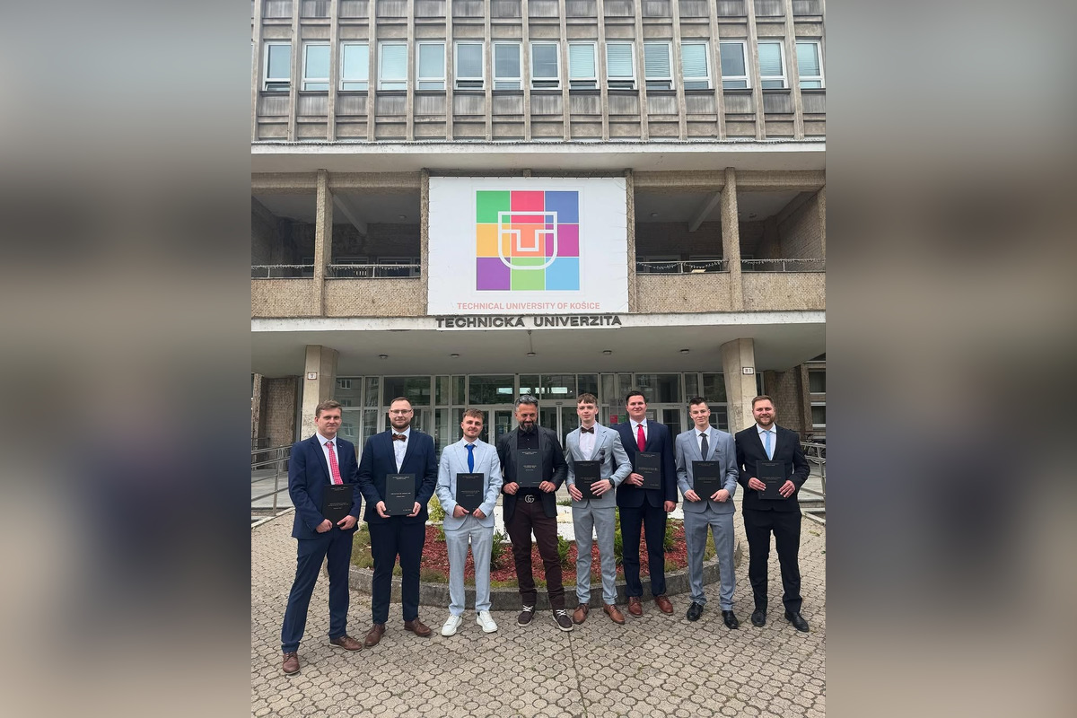 FOTO: Marián Čekovský úspešne ukončil štúdium na TUKE, foto 4
