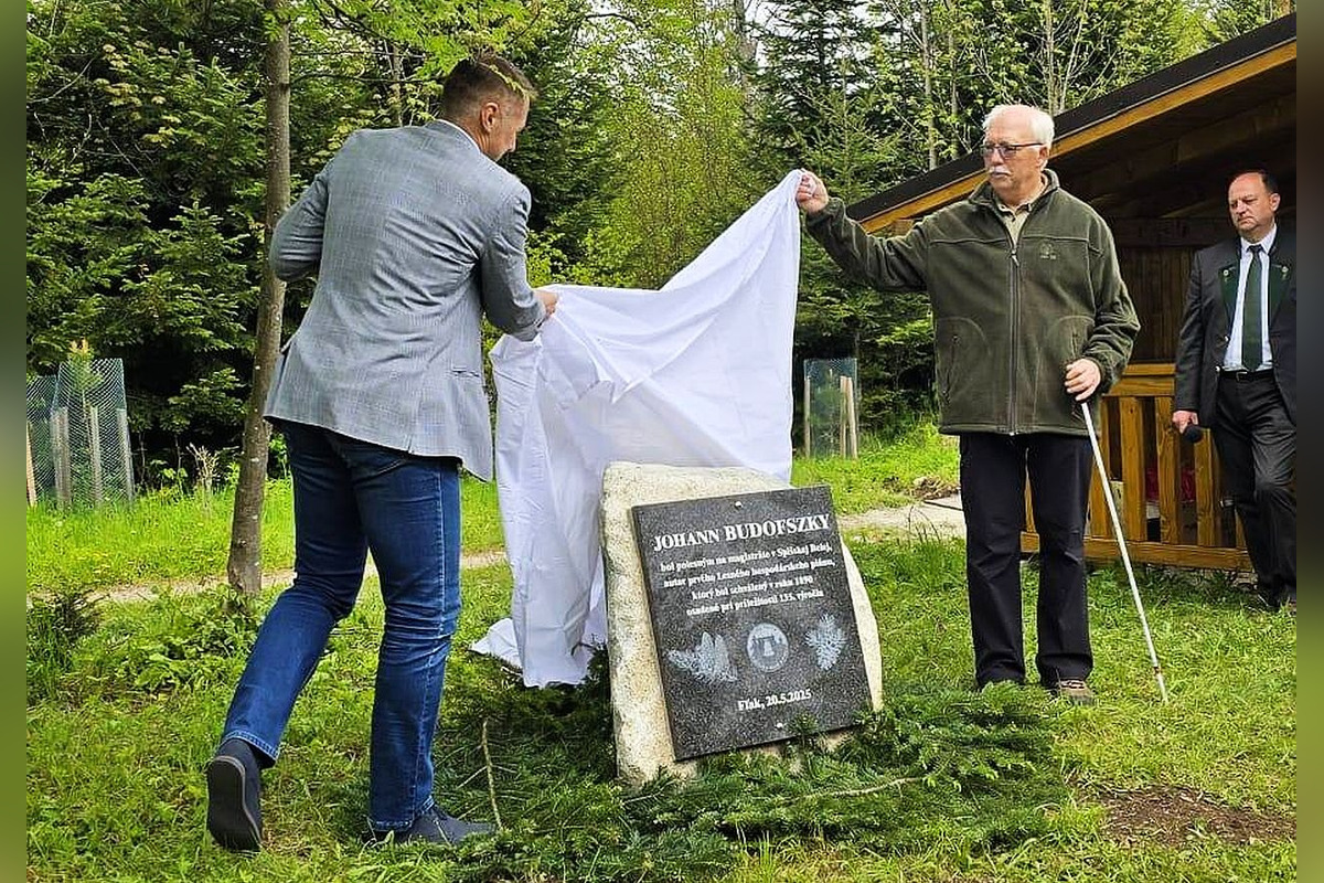 FOTO: Vo Fľaku otvorili náučný chodník s Lúkou hier, foto 1