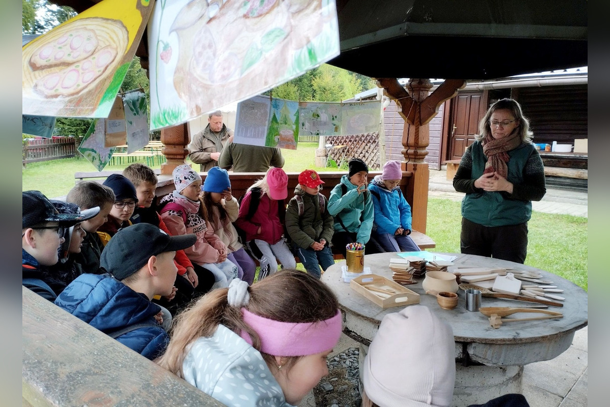 FOTO: Vo Fľaku otvorili náučný chodník s Lúkou hier, foto 4