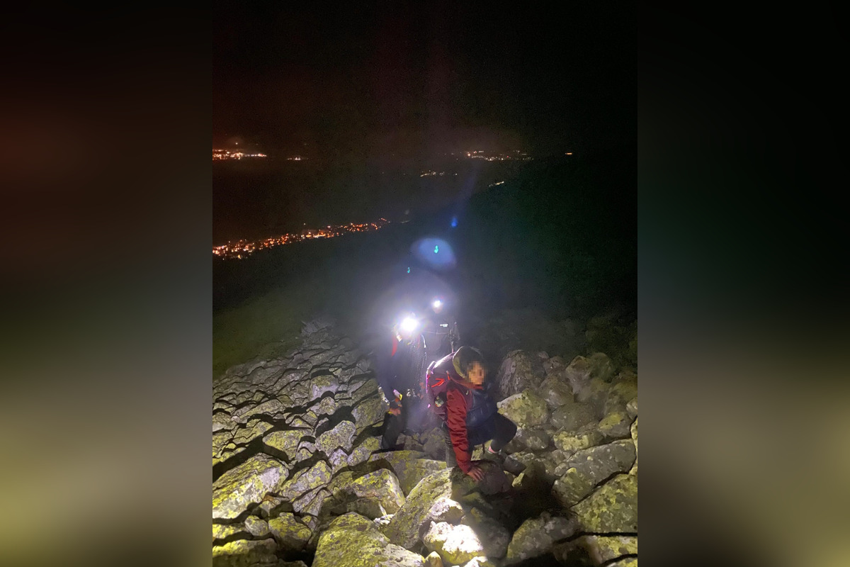 FOTO: Dvojica poľských turistov sa počas zostupu zo Slavkovského štítu stratila , foto 2