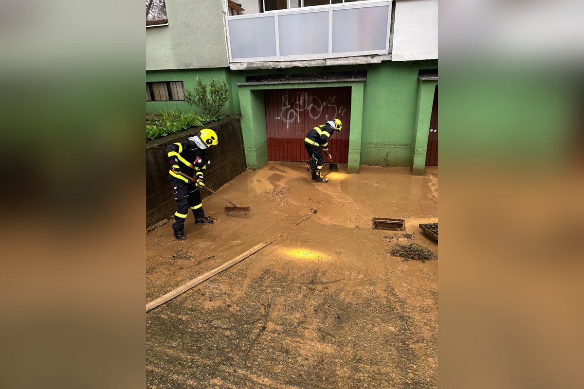 FOTO: V okrese Prešov zaplavili výdatné zrážky ulice, foto 4